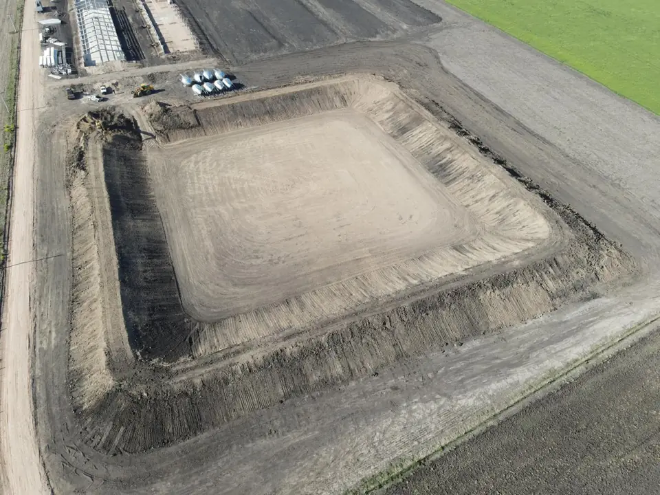 Movimiento de suelos y excavación de laguna realizada por Loss Vial S.A. en Gualeguaychú