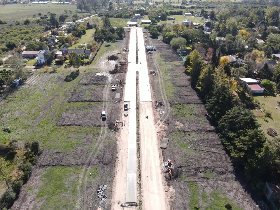 Obra vial de apertura de calle y cordón cuneta en Gualeguaychú, Entre Ríos